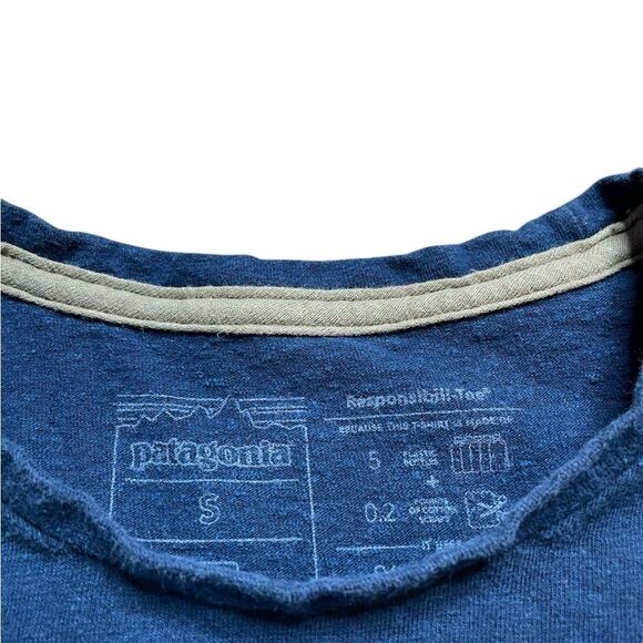 Patagonia Navy Blue Short Sleeve Tee with Logo Size Small - Picture 3 of 3